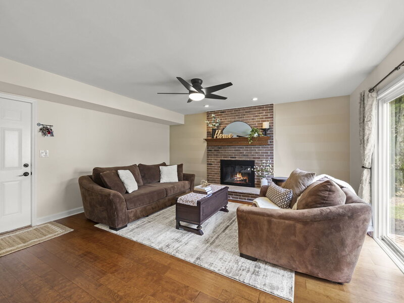 1608 Lois Ann Lane Naperville IL 60563