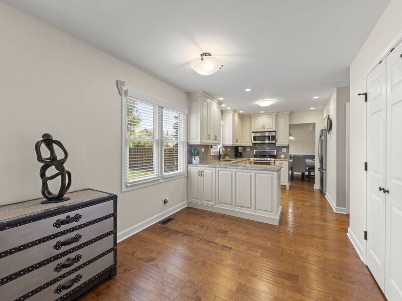 1608 Lois Ann Lane Naperville IL 60563