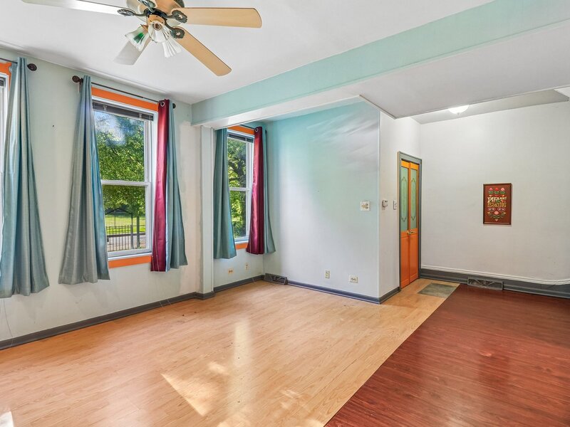 10540 S Maryland Avenue Chicago IL 60628