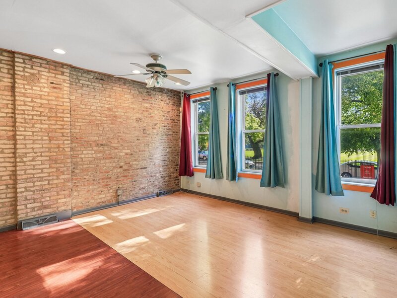 10540 S Maryland Avenue Chicago IL 60628