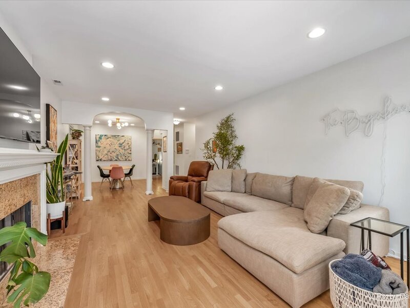 4512 S Greenwood Avenue Chicago IL 60653