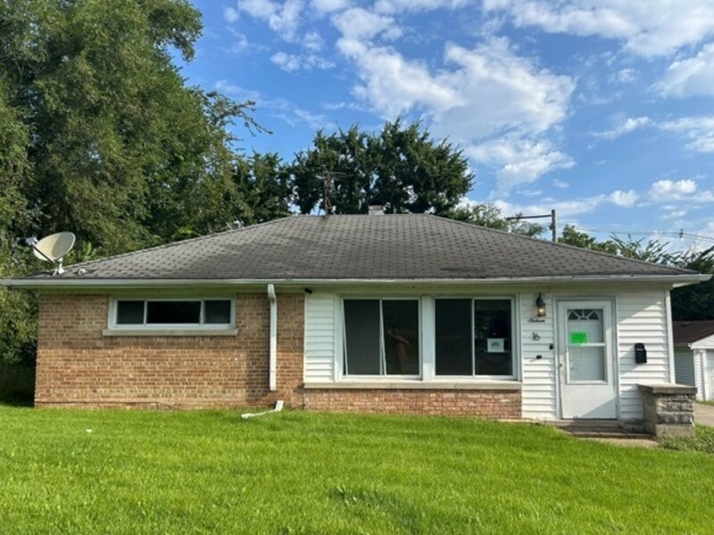 16 Sauk Trail Park Forest IL 60466
