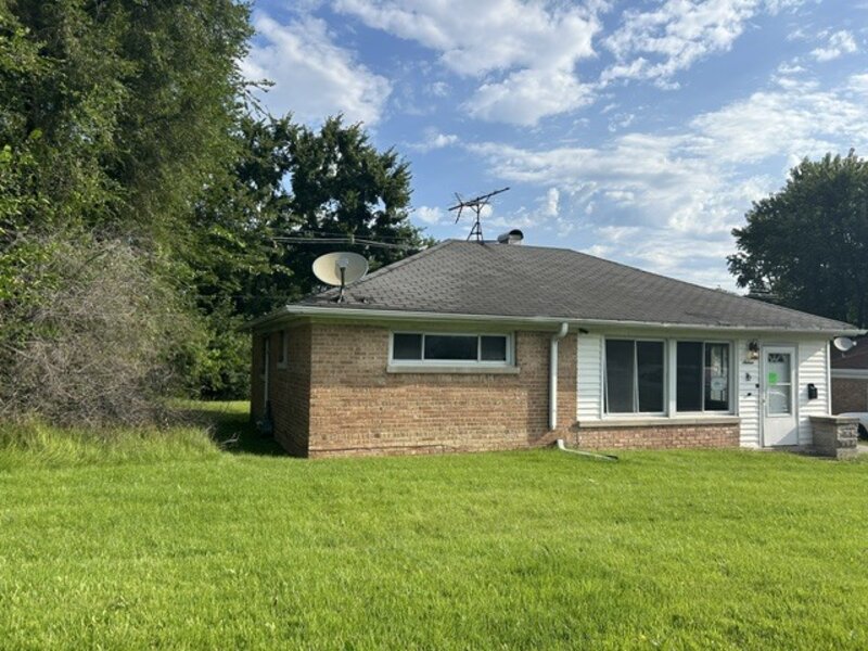 16 Sauk Trail Park Forest IL 60466