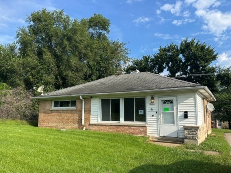 16 Sauk Trail Park Forest IL 60466