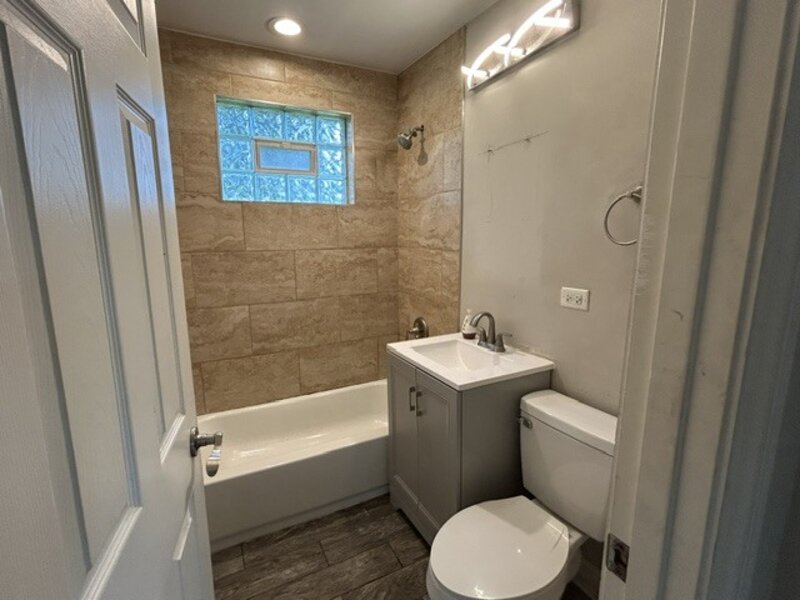 16 Sauk Trail Park Forest IL 60466