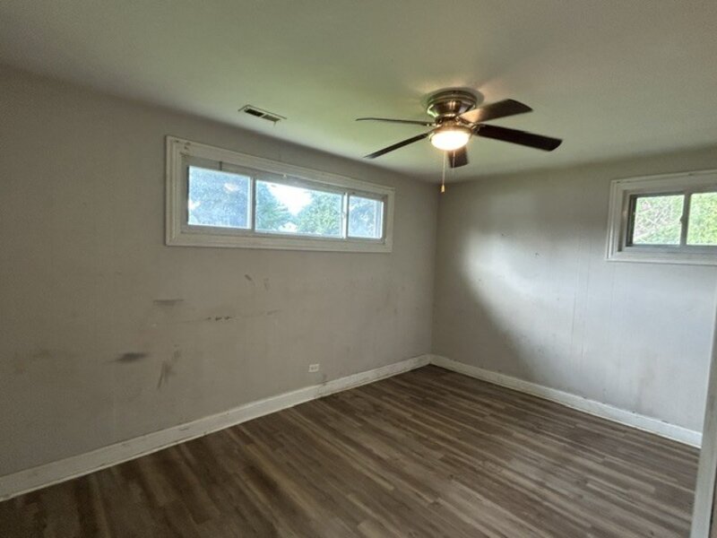 16 Sauk Trail Park Forest IL 60466