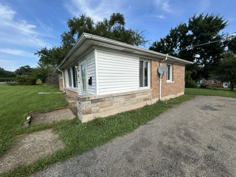 16 Sauk Trail Park Forest IL 60466