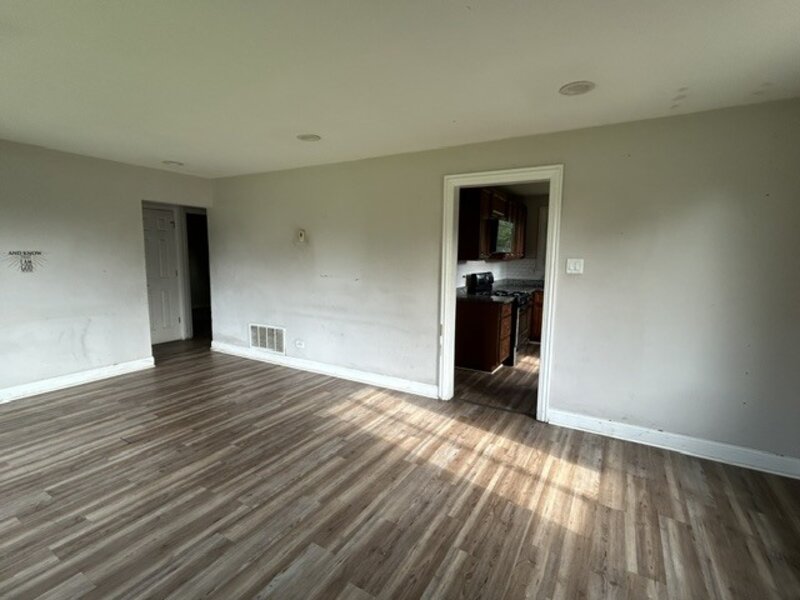 16 Sauk Trail Park Forest IL 60466