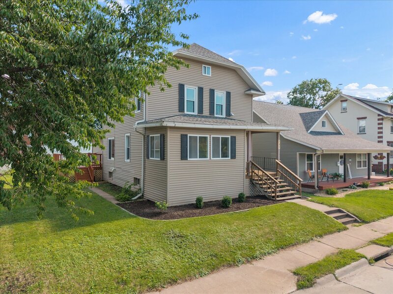 737 Grant Street Bettendorf IA 52722