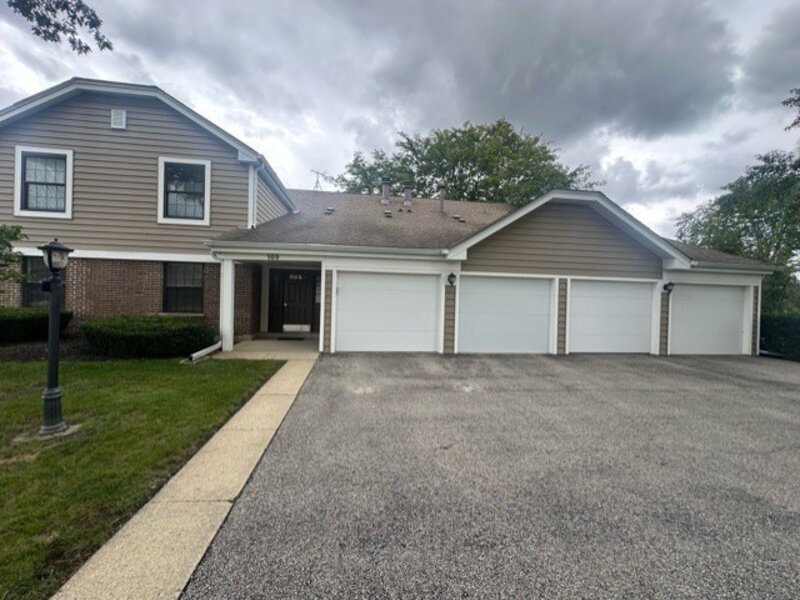 109 Sussex Circle Schaumburg IL 60193