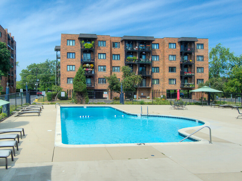 9396 Landings Lane Des Plaines IL 60016