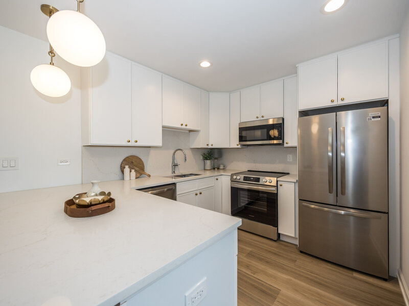 9396 Landings Lane Des Plaines IL 60016