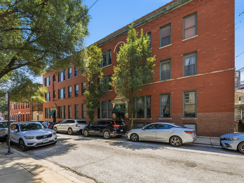 2013 W Concord Place Chicago IL 60647