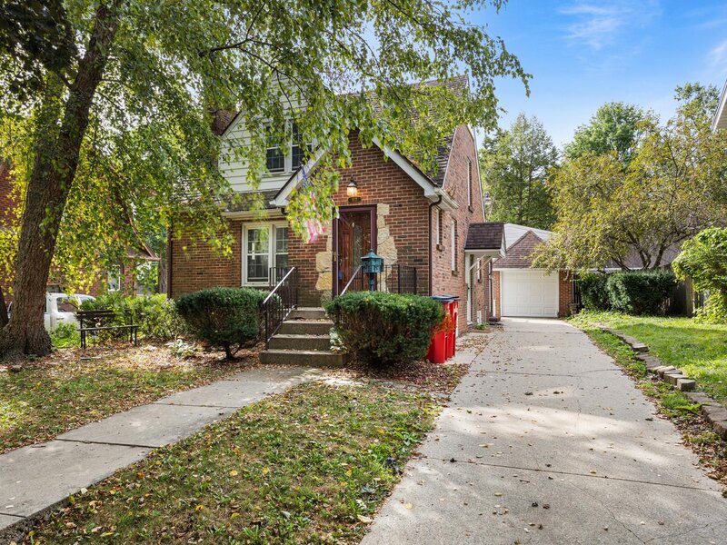 913 W Charles Street Champaign IL 61821