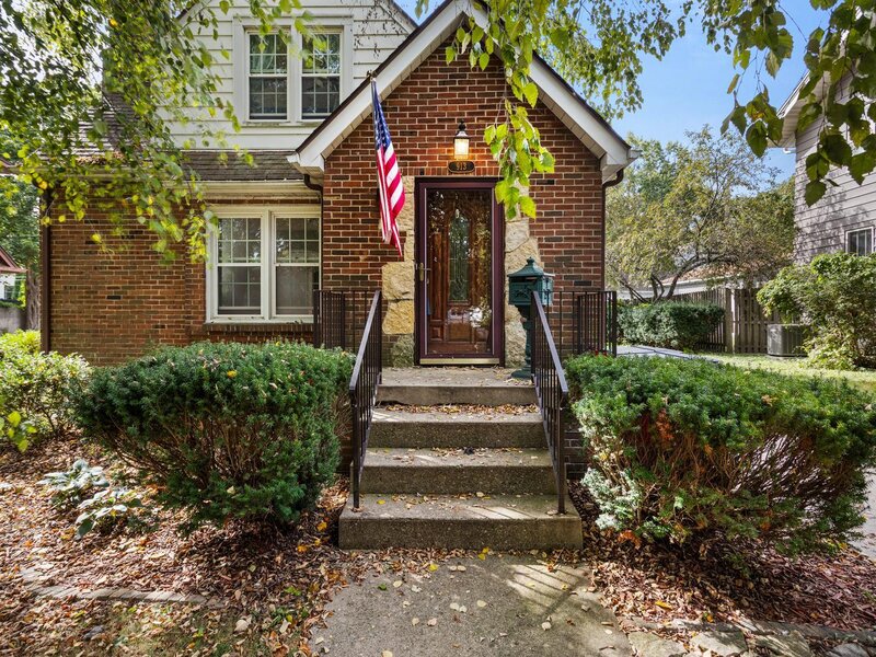 913 W Charles Street Champaign IL 61821