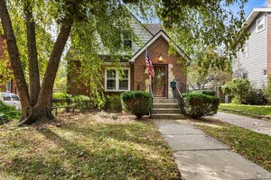 Photo of 913 W Charles Street Champaign IL 61821