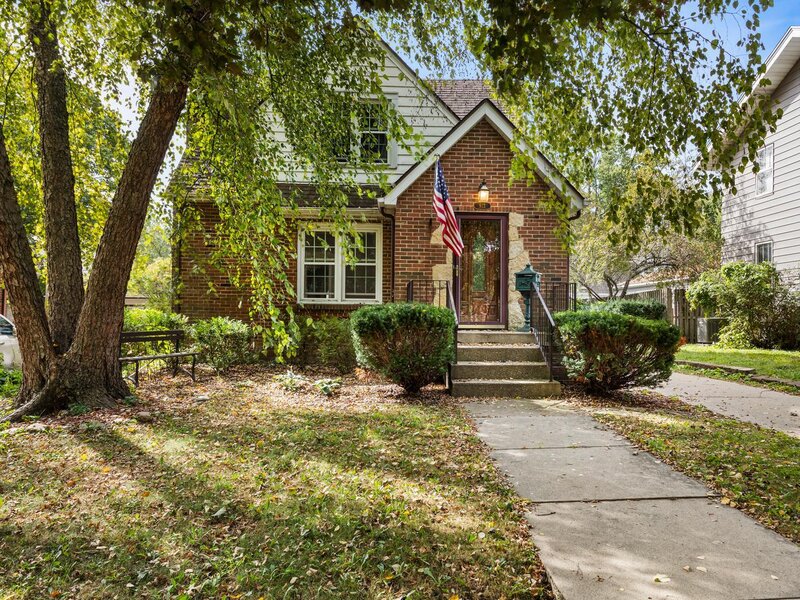 913 W Charles Street Champaign IL 61821