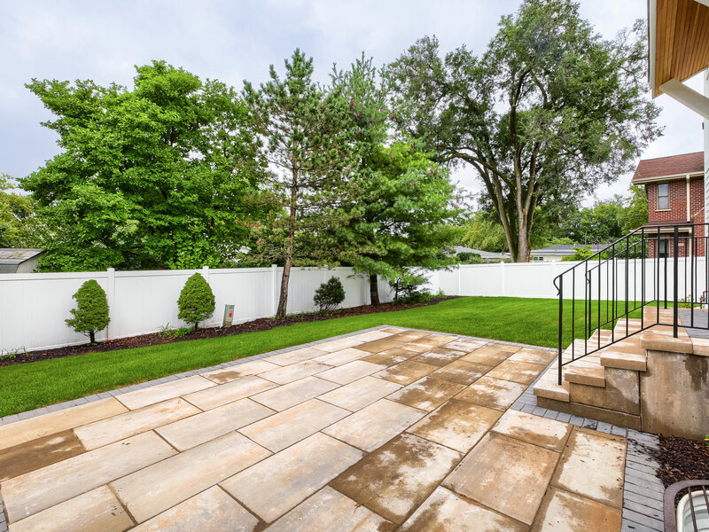 1515 N Fernandez Place Arlington Heights IL 60004