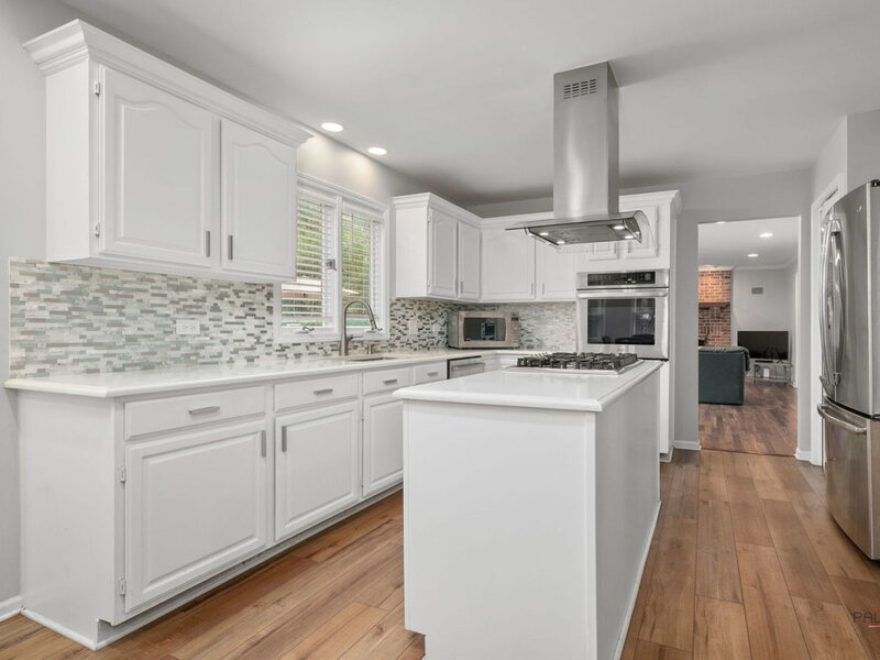 2140 Kenton Lane Green Oaks IL 60048