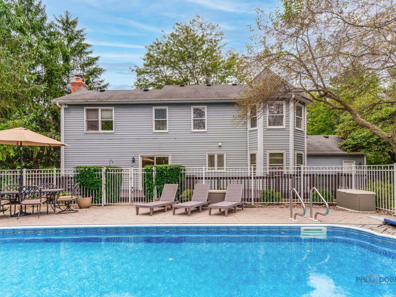 2140 Kenton Lane Green Oaks IL 60048