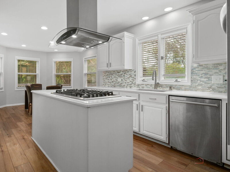 2140 Kenton Lane Green Oaks IL 60048