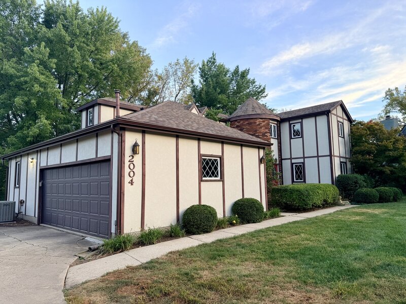 2004 Byrnebruk Drive Champaign IL 61822