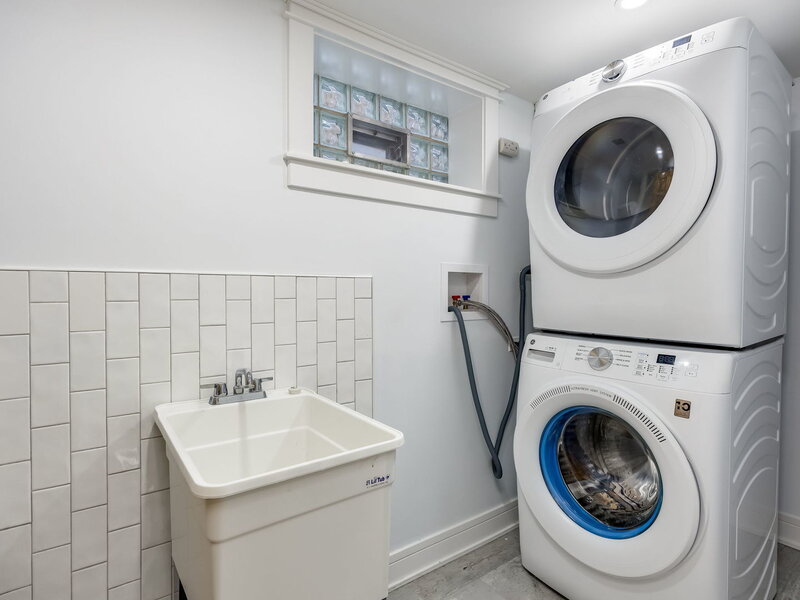 235 W 43rd Street Chicago IL 60609