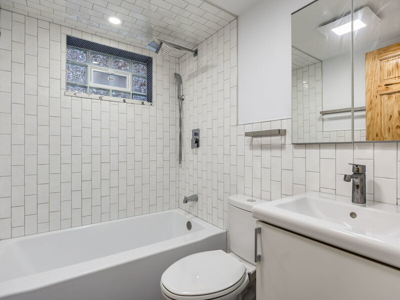 235 W 43rd Street Chicago IL 60609