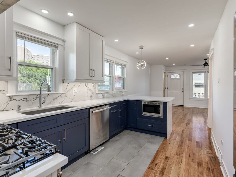 235 W 43rd Street Chicago IL 60609