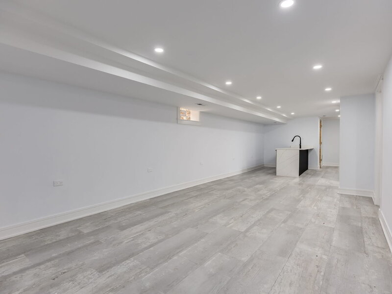 235 W 43rd Street Chicago IL 60609