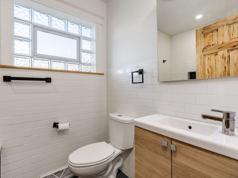235 W 43rd Street Chicago IL 60609
