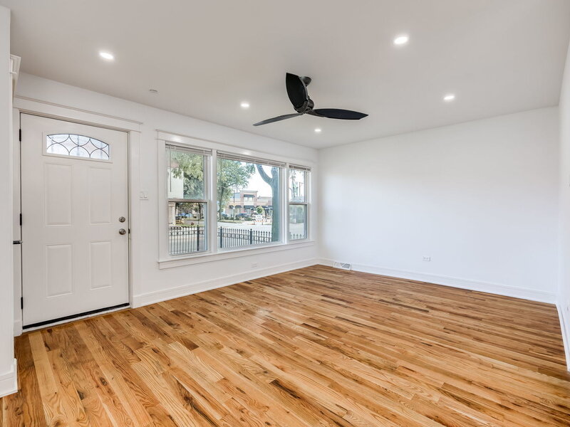 235 W 43rd Street Chicago IL 60609