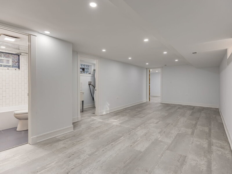 235 W 43rd Street Chicago IL 60609