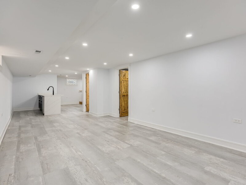 235 W 43rd Street Chicago IL 60609