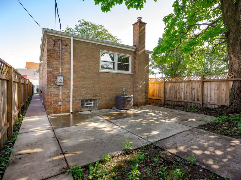 235 W 43rd Street Chicago IL 60609