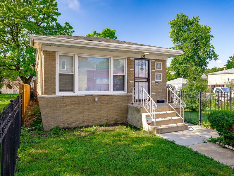 235 W 43rd Street Chicago IL 60609