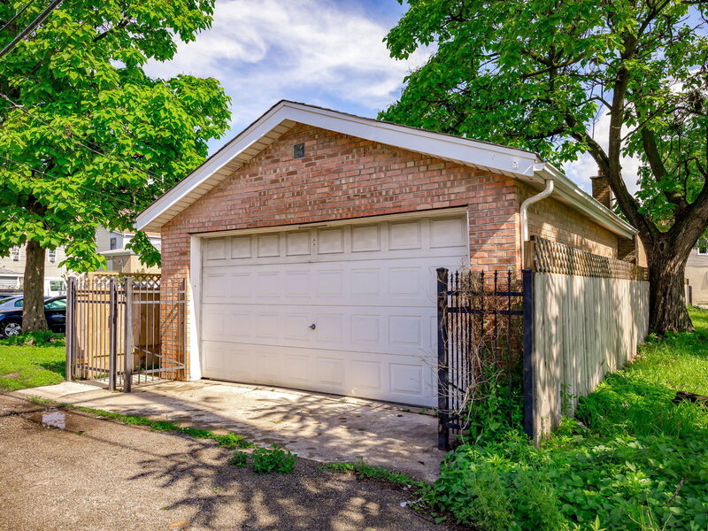 235 W 43rd Street Chicago IL 60609
