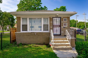 Photo of 235 W 43rd Street Chicago IL 60609