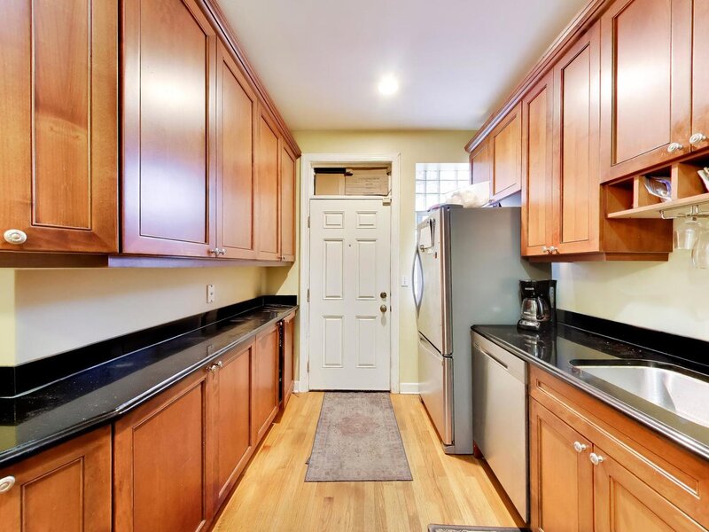 6442 N Leavitt Street Chicago IL 60645