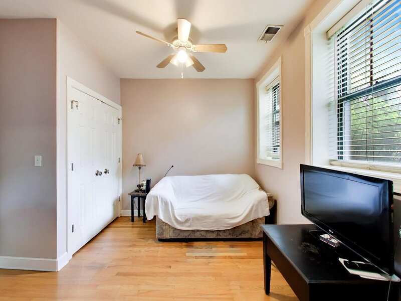 6442 N Leavitt Street Chicago IL 60645