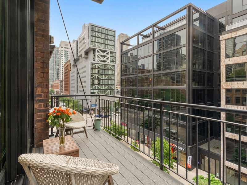 152 W Huron Street Chicago IL 60654