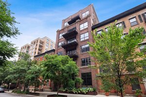 Photo of 152 W Huron Street Chicago IL 60654 Unit 4