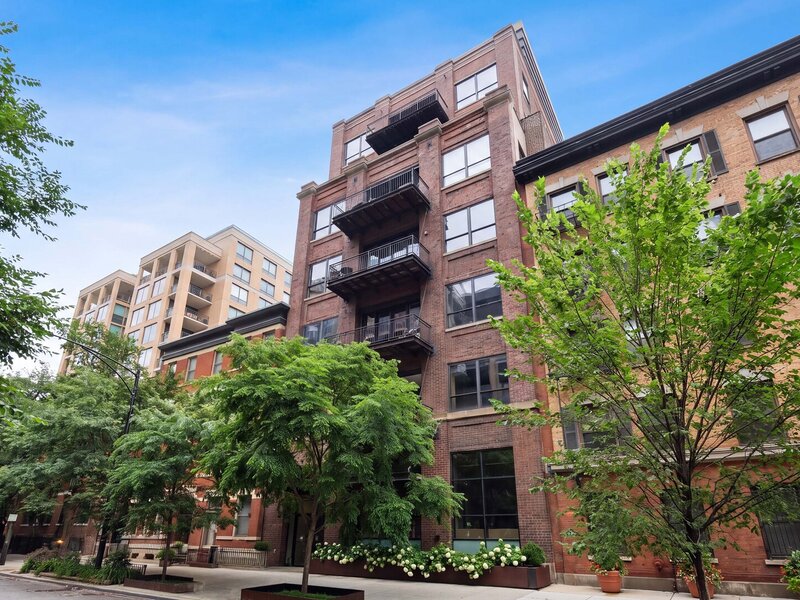 152 W Huron Street Chicago IL 60654