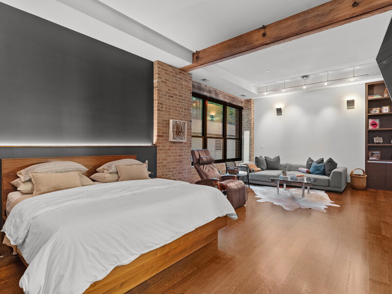 152 W Huron Street Chicago IL 60654