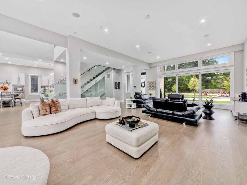 1341 Pfingsten Road Northbrook IL 60062