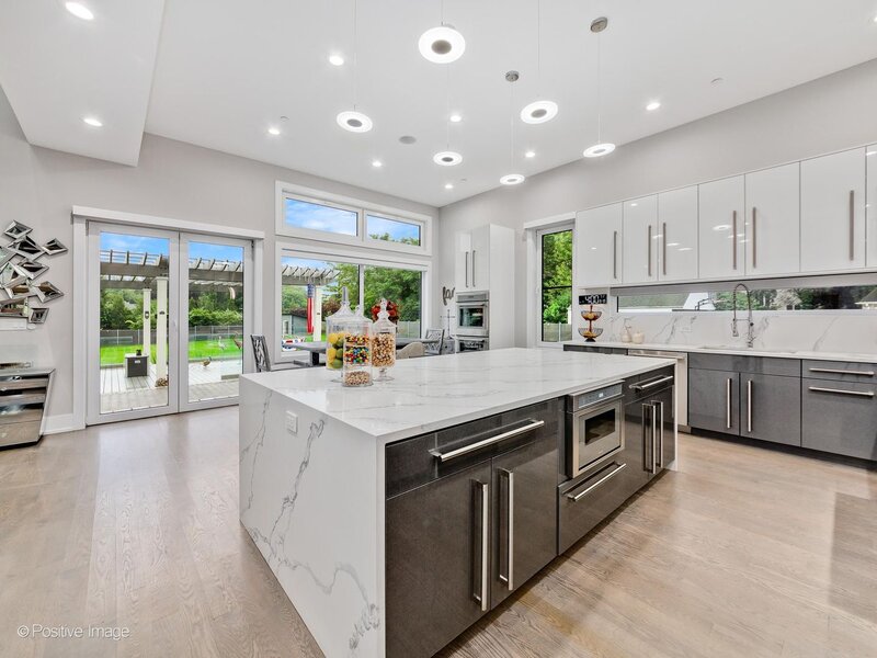 1341 Pfingsten Road Northbrook IL 60062