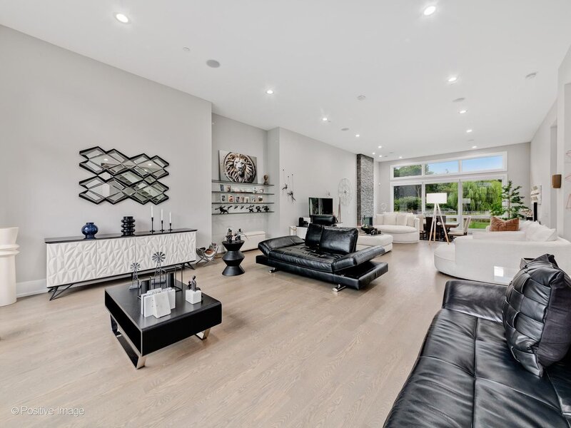 1341 Pfingsten Road Northbrook IL 60062