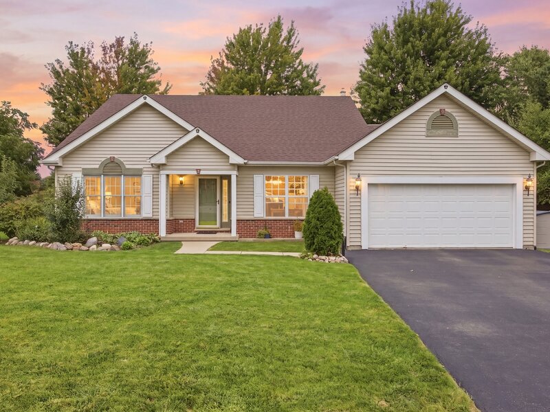 1266 Amber Court Woodstock IL 60098