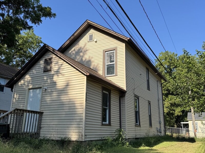 913 Vine Street Davenport IA 52804
