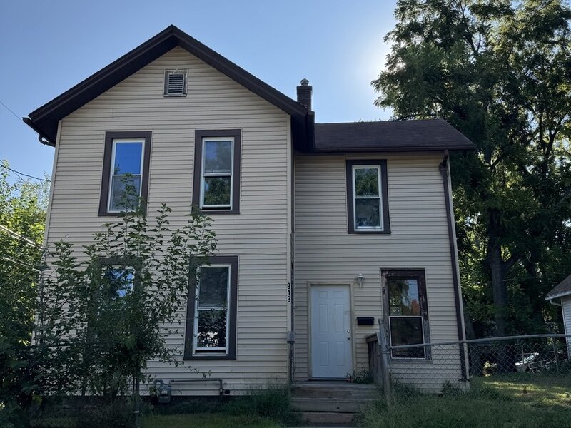 913 Vine Street Davenport IA 52804